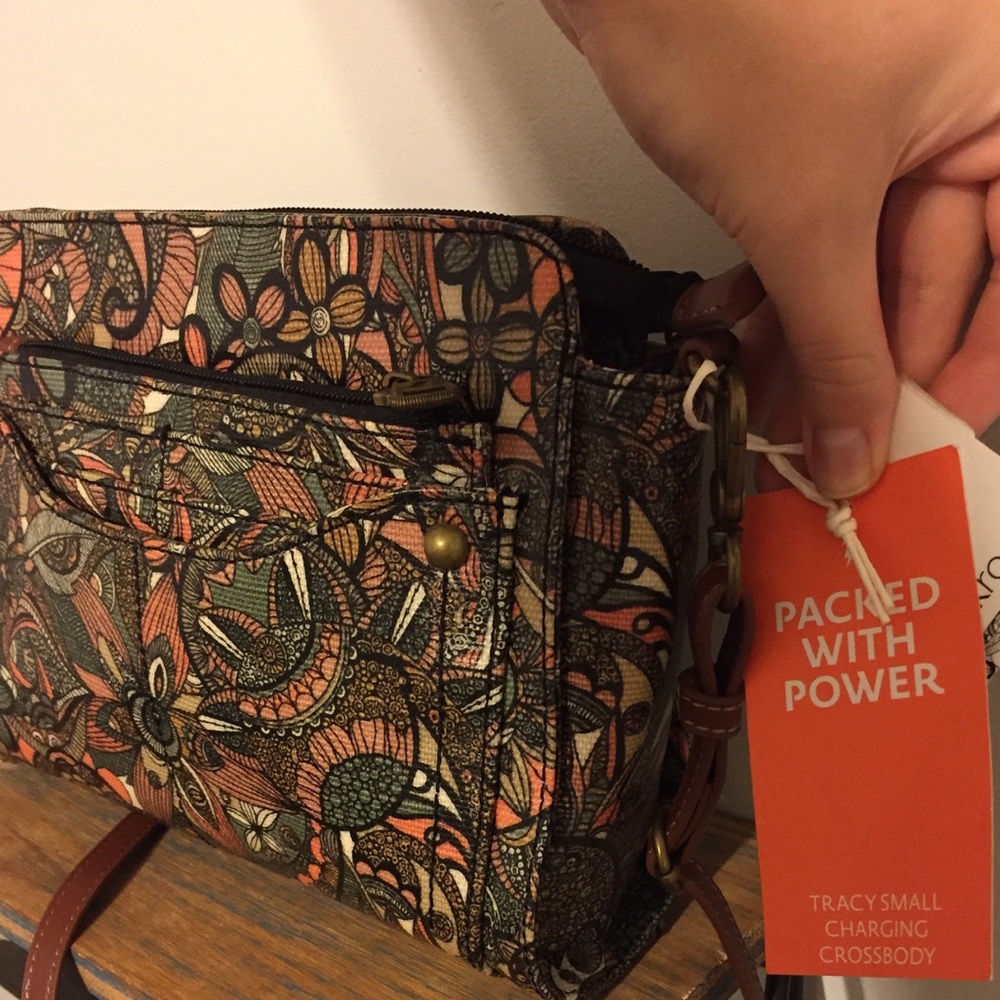 SAKROOTS CHARGING CROSSBODY PURSE